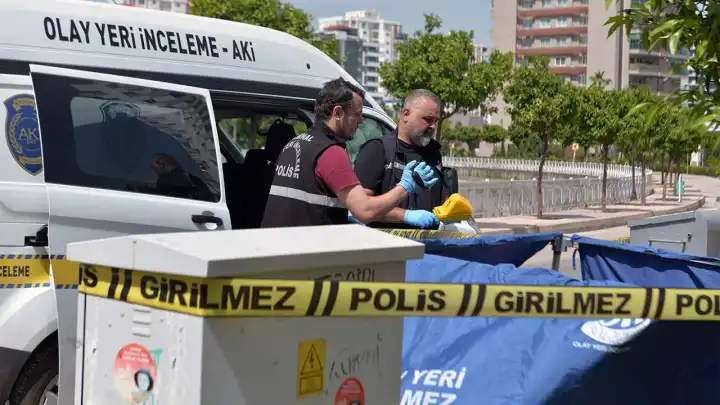 Çöpte bayat ekmek ararken çocuk kafatası buldu