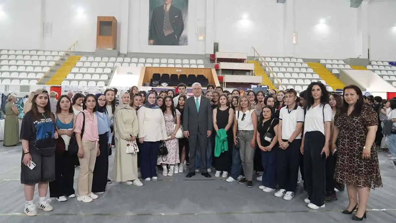 Ege Üniversitesi 70. Yılında 70 ilden 20 bin üniversite adayını ağırladı haberinin görseli