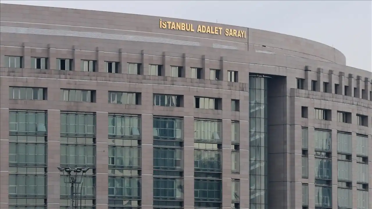 İBB'ye yolsuzluk soruşturması: Firari iş insanı hakkında yakalama kararı  haberinin görseli