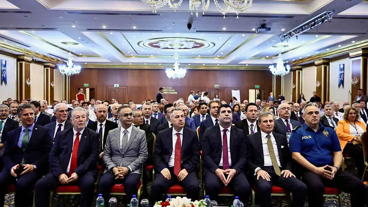 İzmir'de mesleki eğitim için güç birliği haberinin görseli