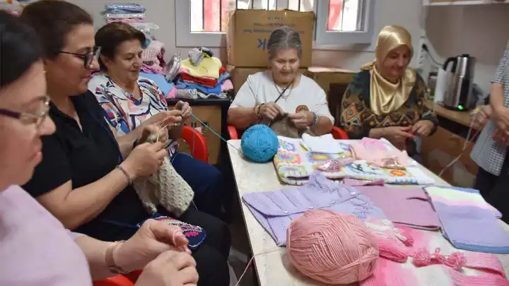 İzmirli Huzurevi Sakininden Köy Okullarındaki Çocuklara Sevgi Dolu Destek