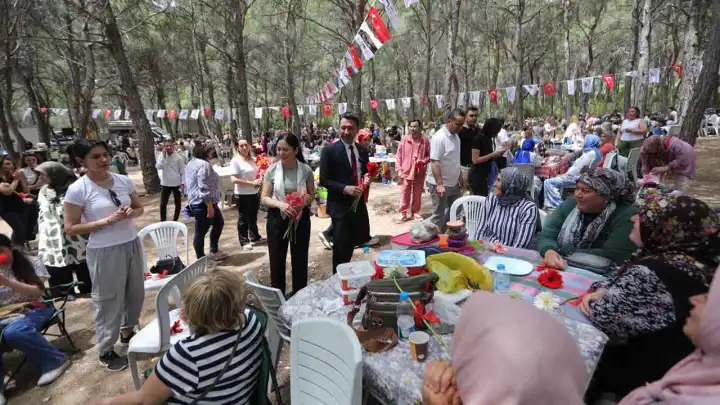 Bayraklı Belediyesi’nden Anneler Günü’ne Özel Piknik Etkinliği