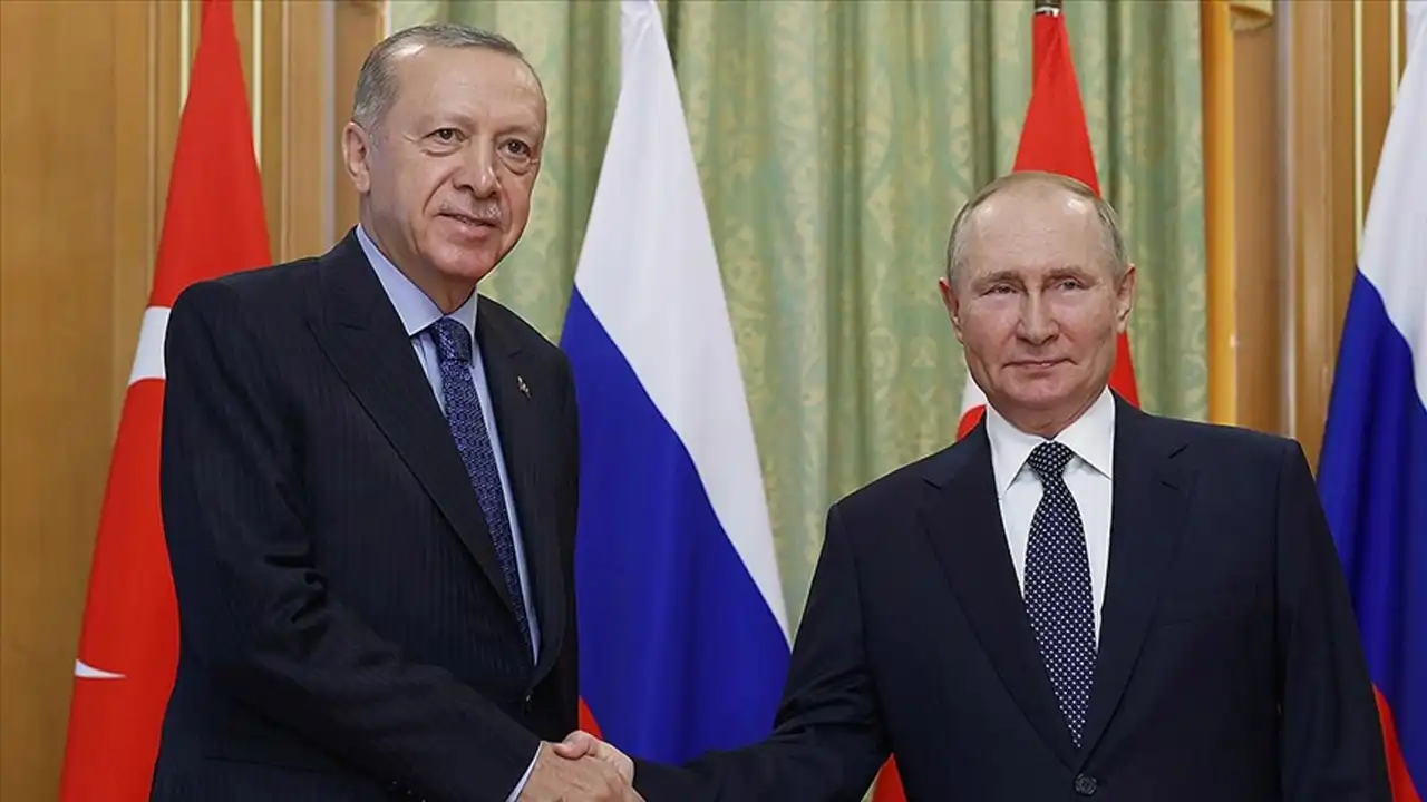 Cumhurbaşkanı Erdoğan’dan Putin’e barış mesajı: Barış görüşmeleri için Türkiye hazır haberinin görseli