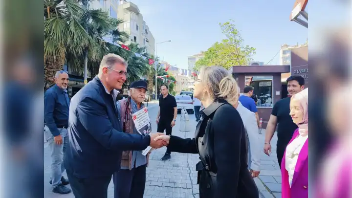 İzmir'de Anneler Günü'nde siyasi zarafet