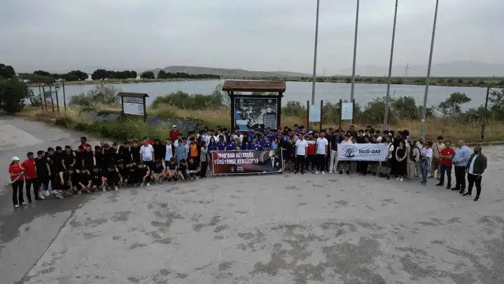 İzmir Kuş Cenneti'nde Ata’ya Saygı Yürüyüşü