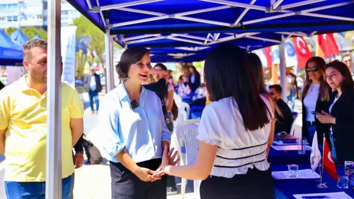 Karabağlar’da gündem istihdam: Toplu iş görüşmeleri başlıyor! 