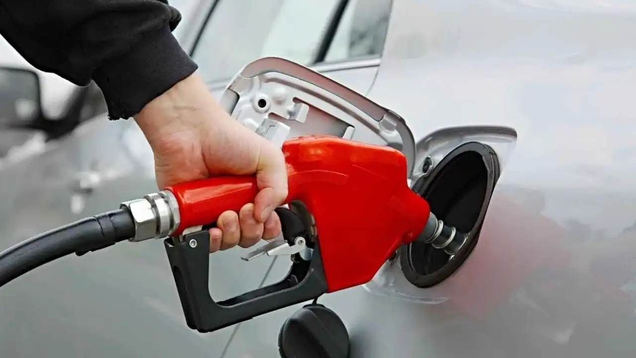 12 Mayıs güncel akaryakıt fiyatları: Benzin, motorin ve LPG'ye zam veya indirim var mı? haberinin görseli