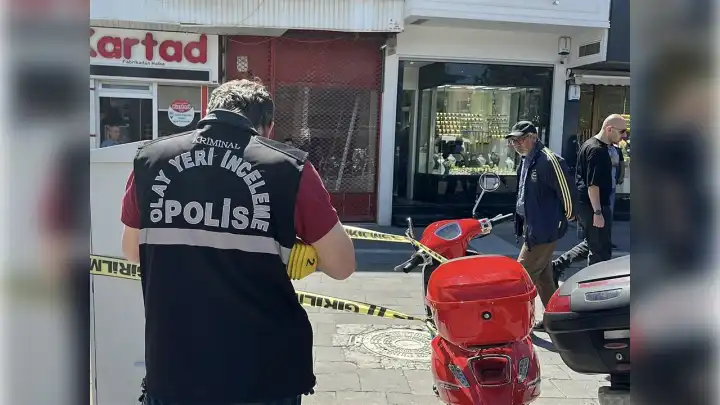 Altındaki rekor artış kuyumcuları tehlikeye atıyor: Uşak'ta kuyumcu dükkanına saldırı!