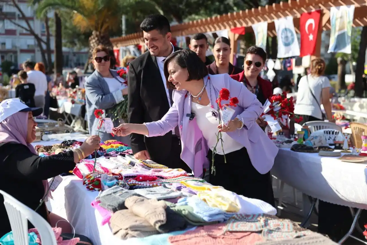 Başkan Kınay'dan Anneler Günü'nde anlamlı mesajı: Sokak da bizim, hayat da bizim, gelecek de bizim haberinin görseli