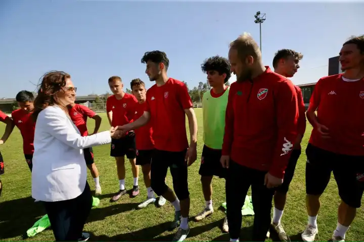 Başkan Ünsal’dan Kaf Sin Kaf’a destek: Tesisleri gezdi, sporcularla bir araya geldi