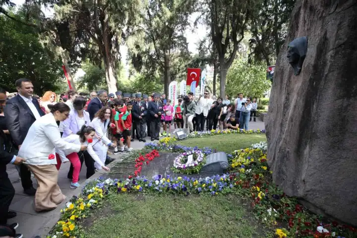Bornova’da Anneler Günü tarih, doğa ve sevgiyle kutlandı