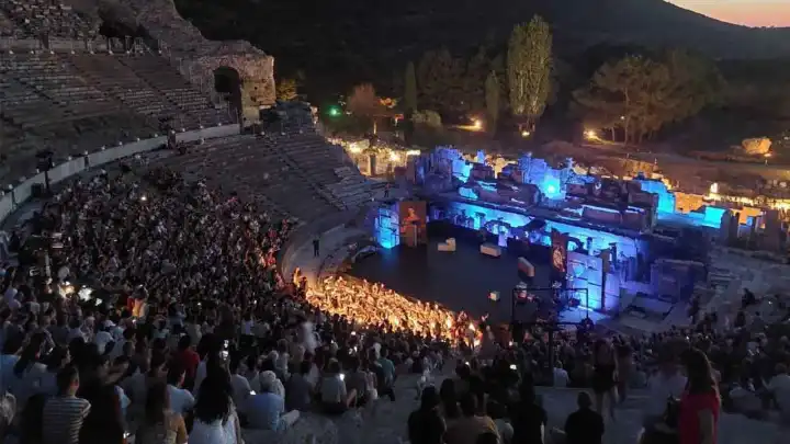 Efes Antik Kenti’nde bale ve opera rüzgarı esecek