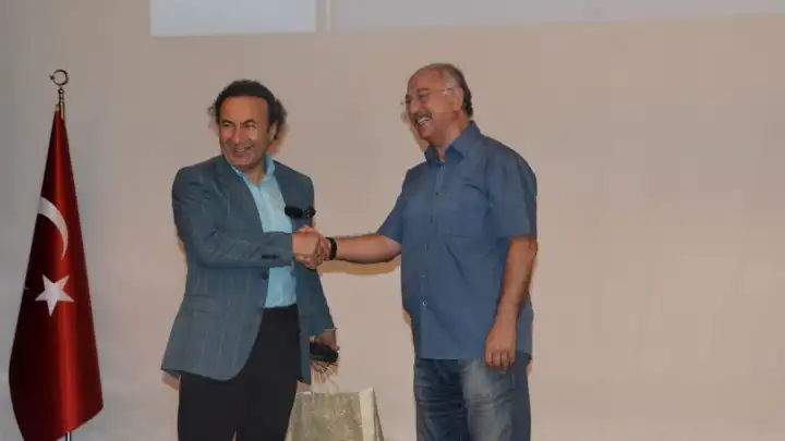 Ege’de ‘Kriz Zamanlarında Din ve İnsanlığın Geleceği’ konuşuldu