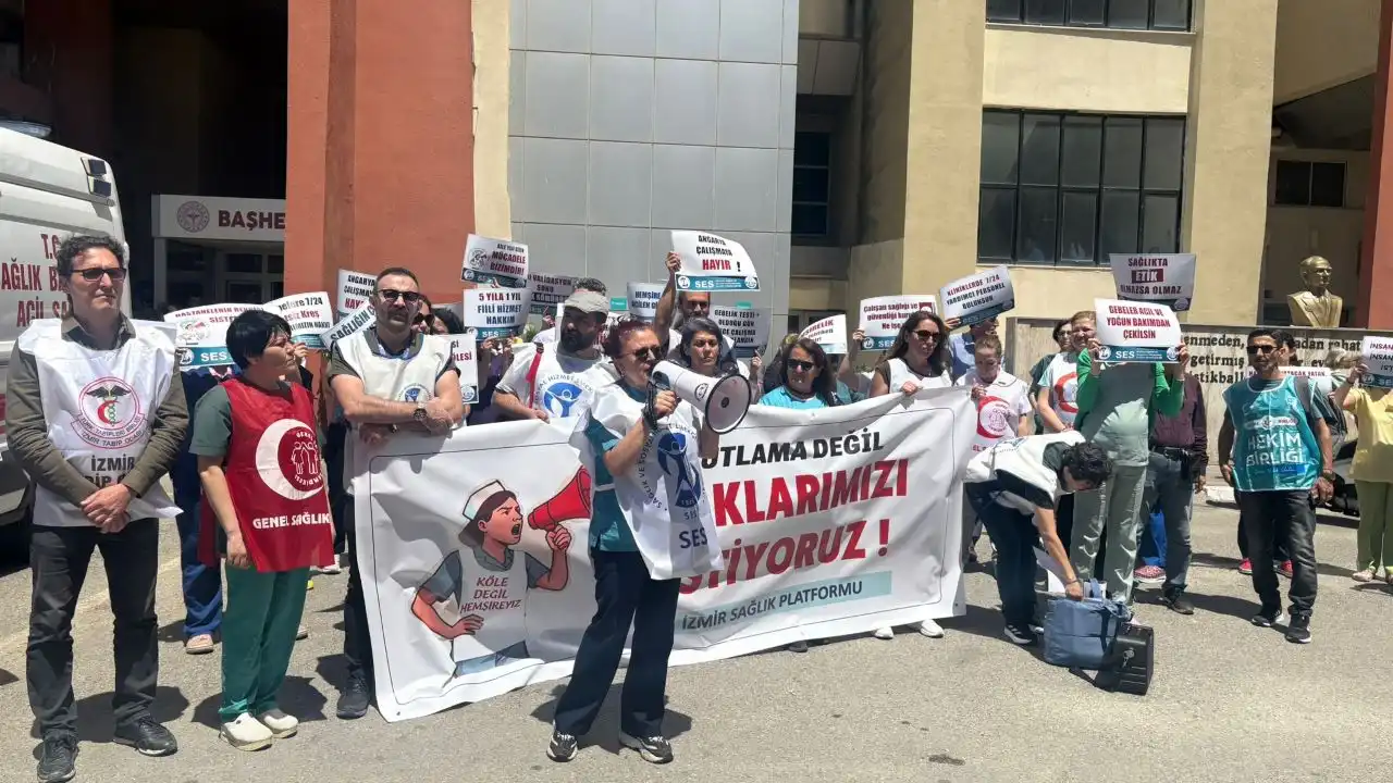 Hemşireler sorunları için ses çıkardı: Sağlık sistemi can çekişiyor haberinin görseli