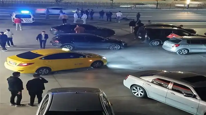 Motosiklet trafik levhasına çarptı: 2 kişi feci şekilde can verdi!