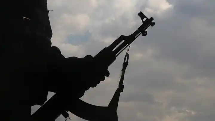 PKK'dan önemli karar: Silah bıraktı, örgütü feshetti