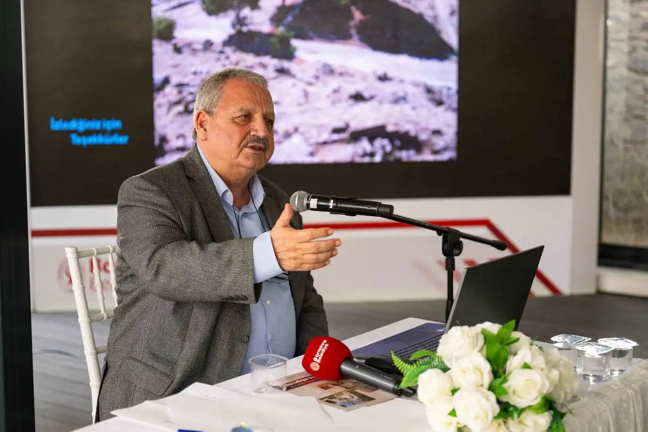 Zeus’tan Homeros’a: Bergama’daki 35 yıllık direniş Bornova’da yankılandı haberinin görseli