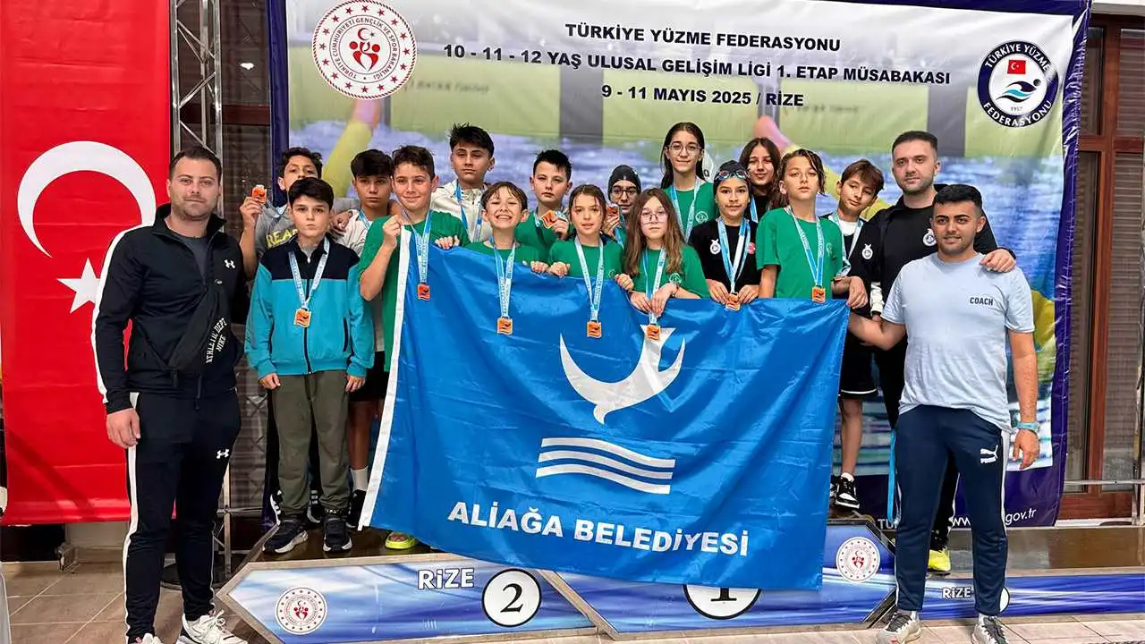 Aliağalı yüzücüler Rize’den 16 madalya ile döndü haberinin görseli