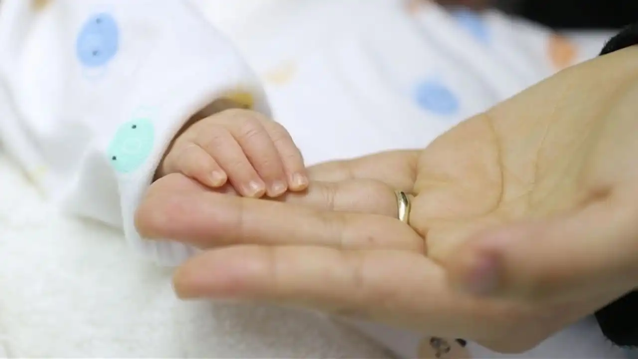 Doğurganlık oranında düşüş devam ediyor! haberinin görseli