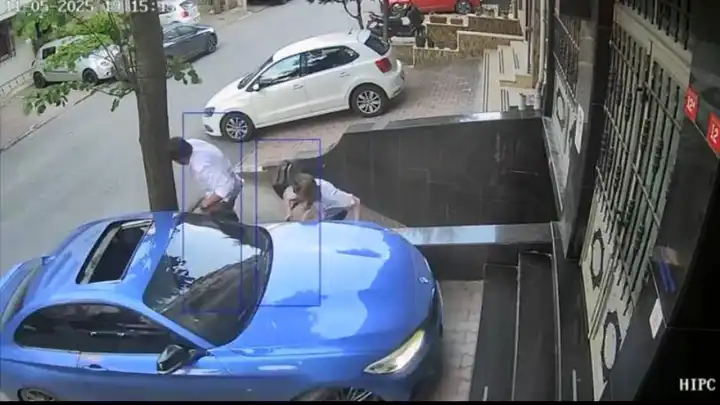 İstanbul'da eski eşinin üzerine otomobil sürdü