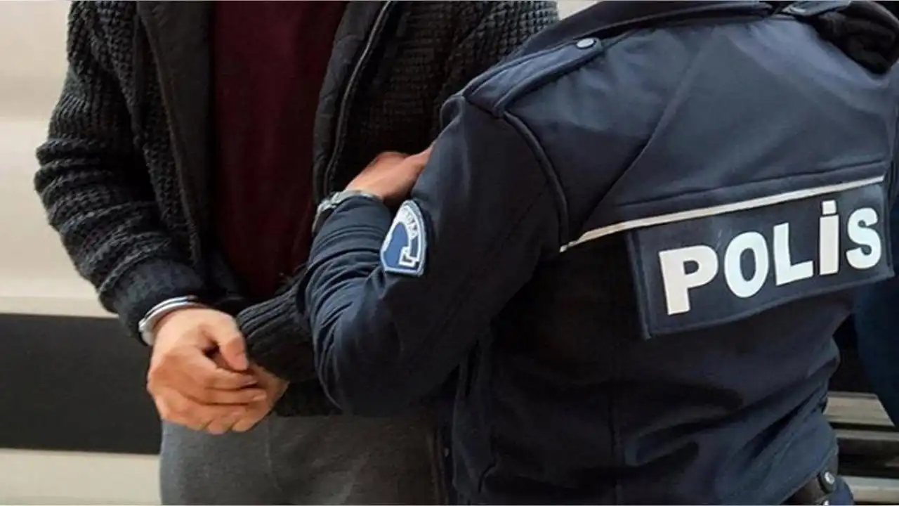 İzmir haber: Bayraklı'da iş yeri kundaklayan kişi tutuklandı haberinin görseli