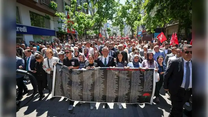 Madencinin eşi fenalaştı