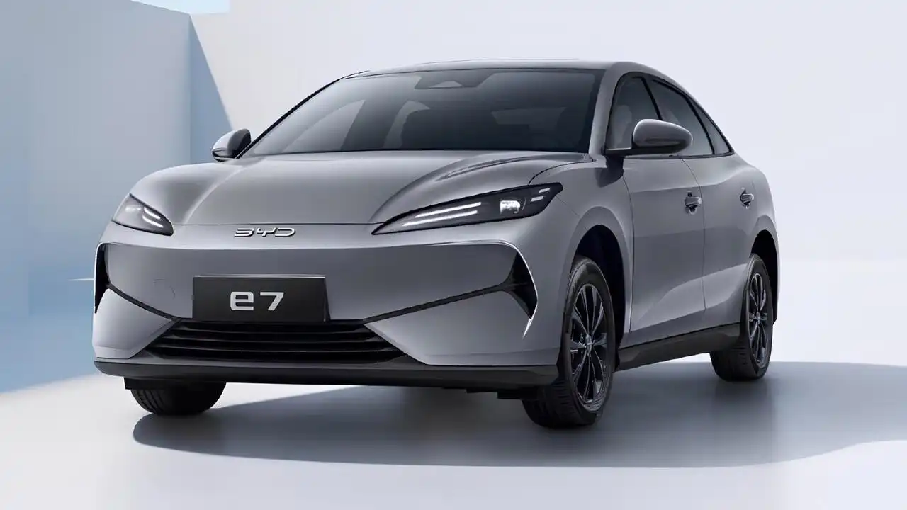 Tesla’ya rakip, Egea’dan ucuz: BYD e7 yollara çıkıyor haberinin görseli