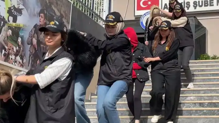 3 ilde fuhuş operasyonu: 8 kişi gözaltına alındı