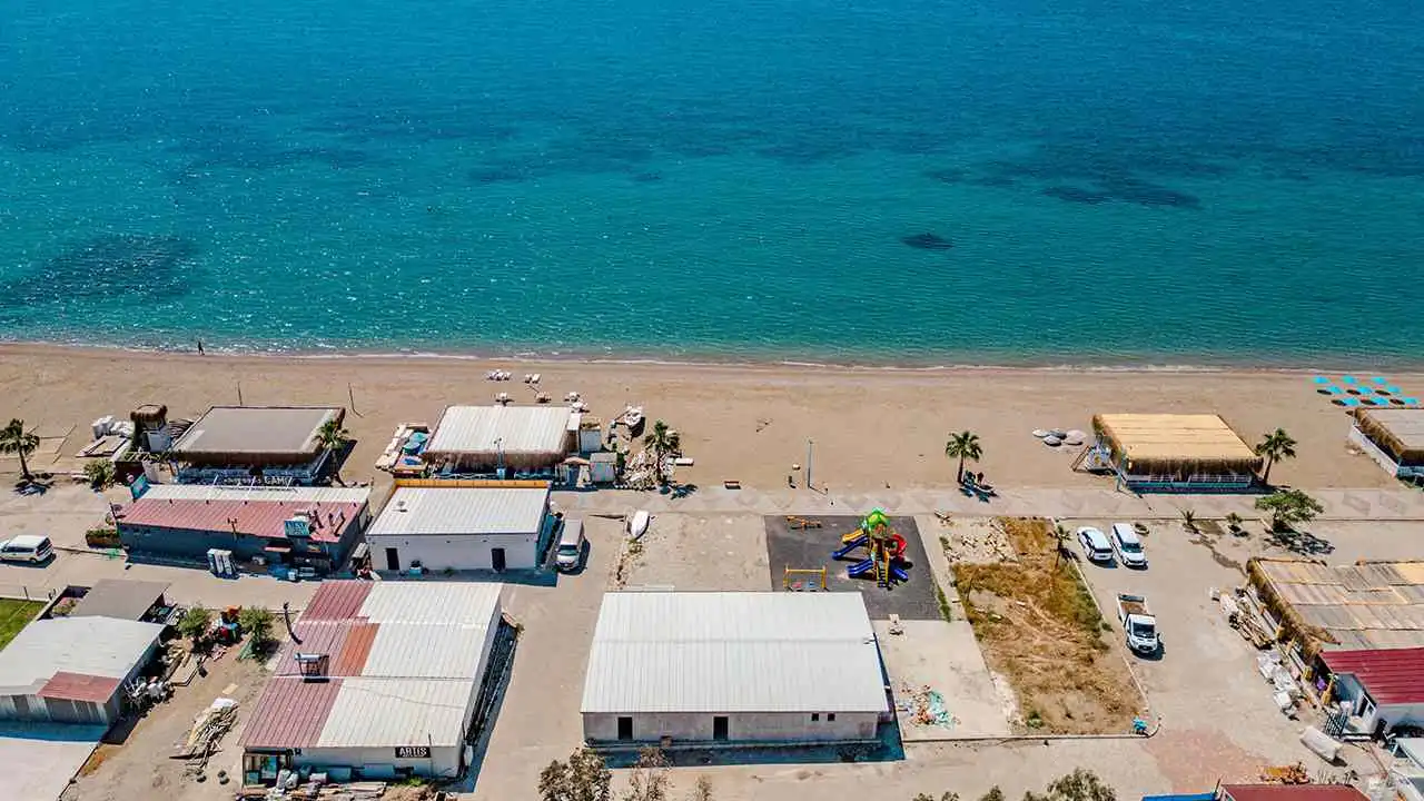 İzmir’in en uzun sahil şeridi: Ürkmez’e denize sıfır yeni sosyal tesis haberinin görseli