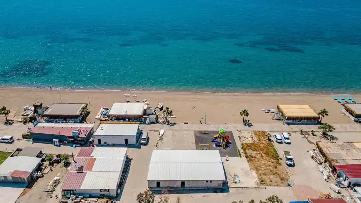İzmir’in en uzun sahil şeridi: Ürkmez’e denize sıfır yeni sosyal tesis