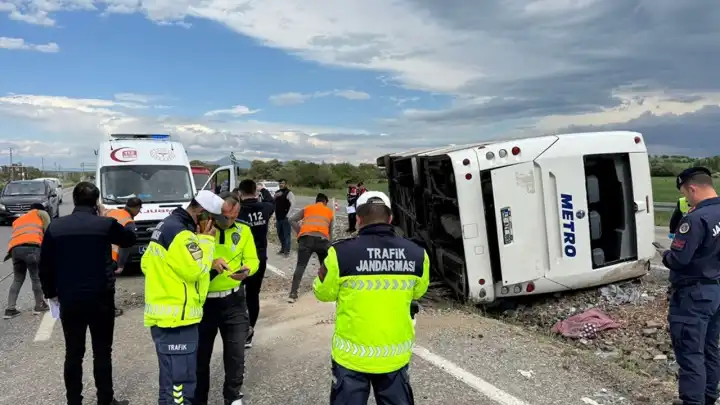 Konya'da feci otobüs kazası: 14 kişi yaralandı
