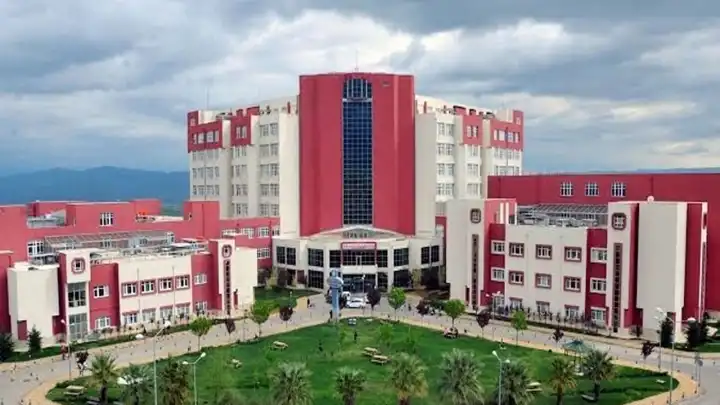 Profesör ve sekreteri ’rüşvet’ iddiasıyla gözaltına alındı!