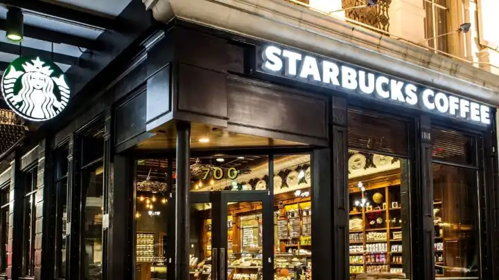 Starbucks baristaları, yeni kıyafet yönetmeliği nedeniyle greve gitti