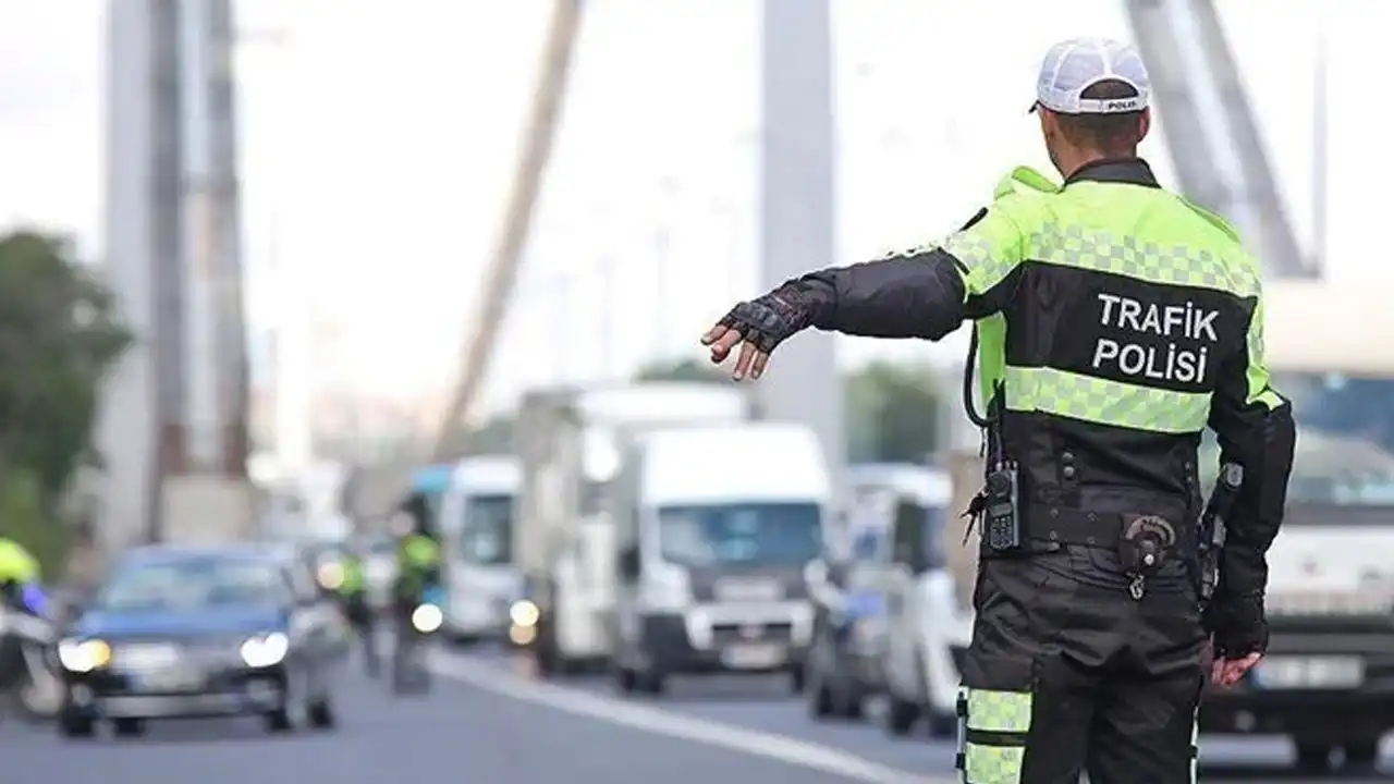 Trafik kurallarını ihlal edene rekor cezalar yolda! Kaza sonrası olay yerini terk edenler hapse girecek haberinin görseli