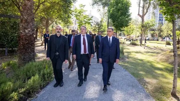 AB Delegasyonu’nu İzmir’de: Başkan Tugay ‘iklim nötr’ çalışmalarını anlattı