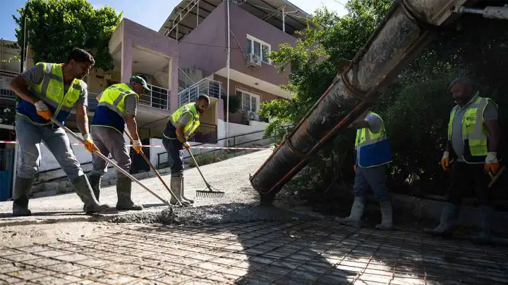 Bornova’da yol seferberliği: Altındağ yokuşları daha güvenli olacak