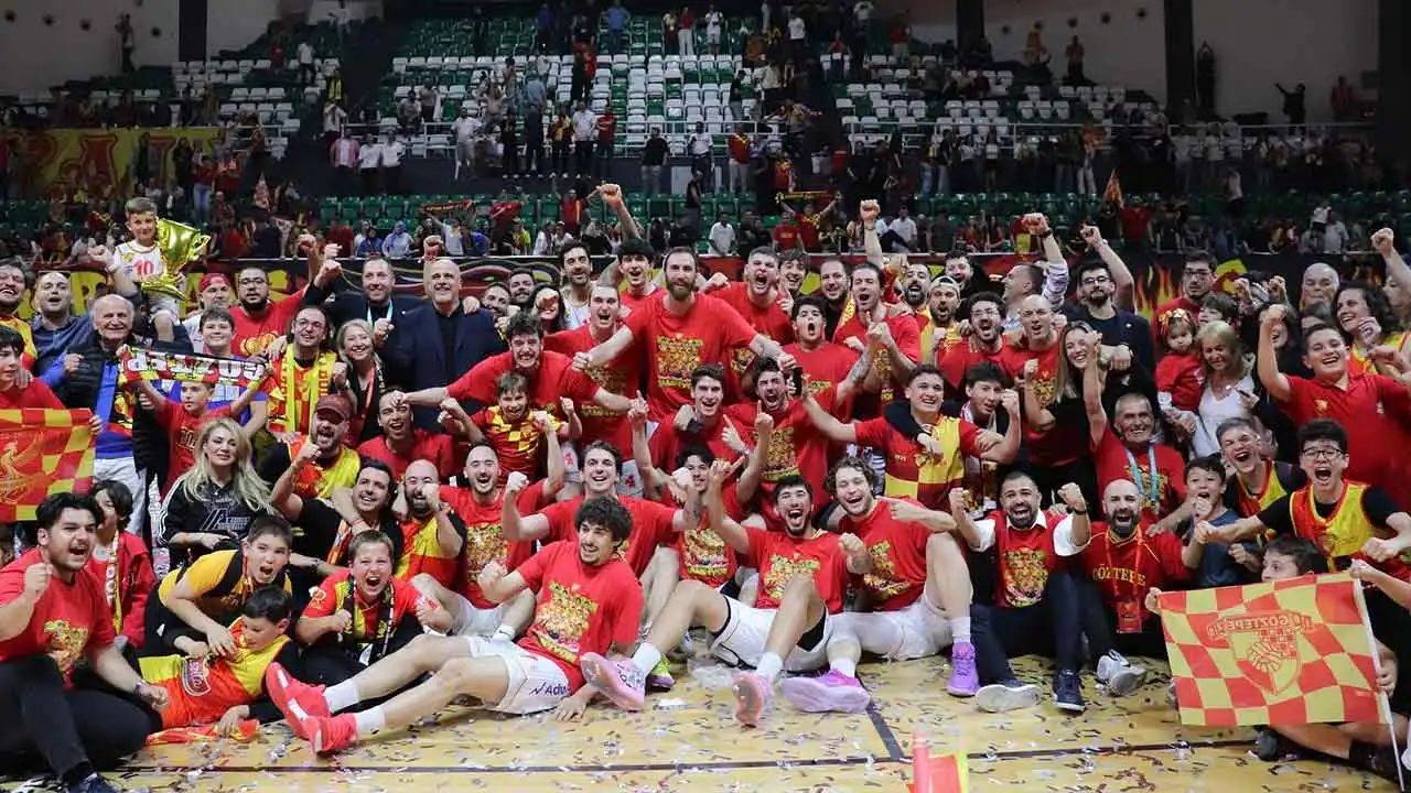 Göztepe'ye 100'üncü yılda üçüncü kupa haberinin görseli