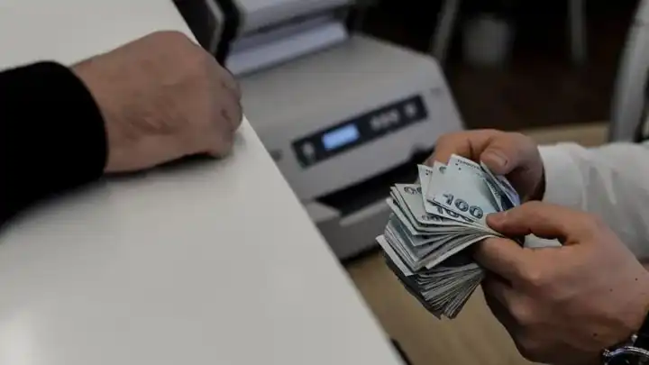 Maaşını taşıyan emekliye altın gibi teklif: Mayıs 2025 emekli promosyonlarında rekor yarışı! Hangi banka ne kadar promosyon veriyor?