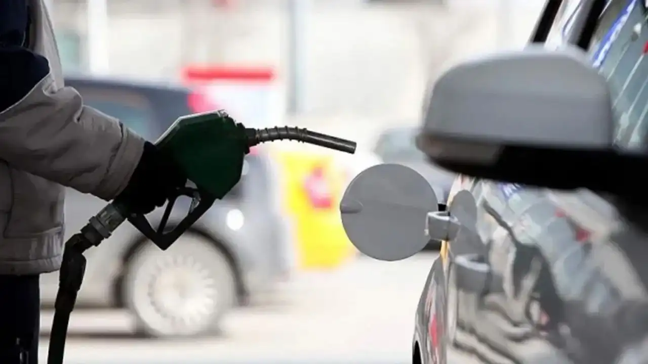 Motorine zam geldi: 15 Mayıs 2025 güncel akaryakıt fiyatları haberinin görseli