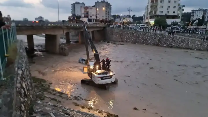 Osmaniye'de 14 kişi sele kapıldı