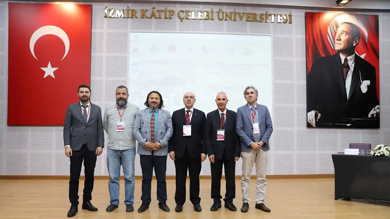 13. Uluslararası Türk Deniz Ticaret Tarihi Sempozyumu İKÇÜ’de başladı haberinin görseli