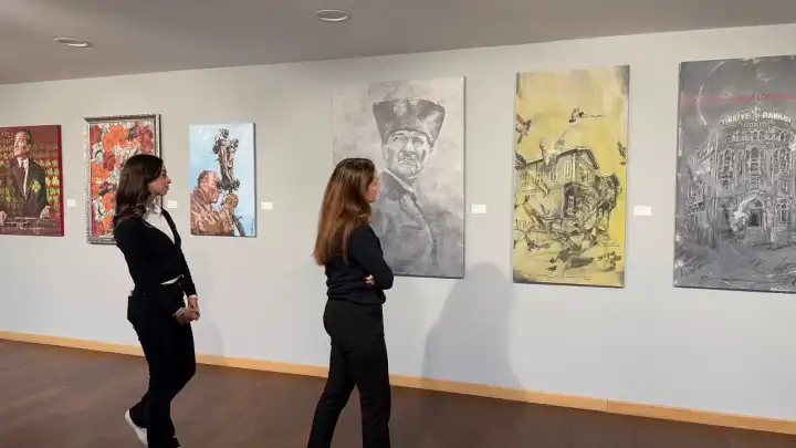 Atatürk Portreleri isimli sergi sanatseverlerle buluştu