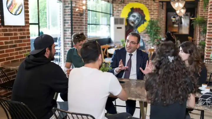 Balçova Belediyesi’nden sınava girecek öğrencilere ücretsiz yardımcı kitap