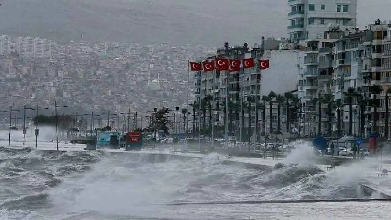 İzmir Valiliği'nden kuvvetli rüzgar ve fırtına uyarısı haberinin görseli