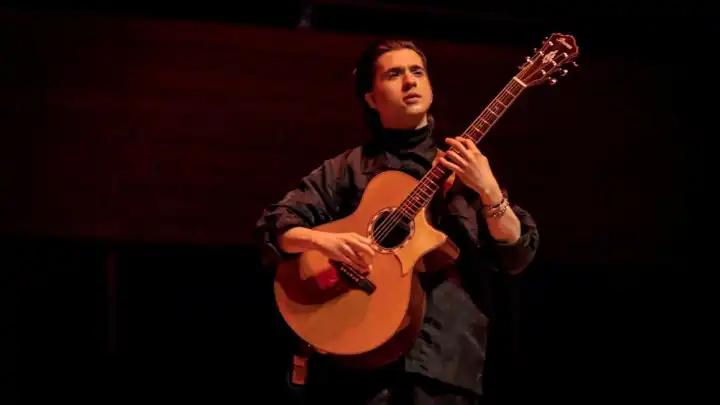 Polonyalı Gitar Virtüözü Marcin, İzmirlileri büyüledi