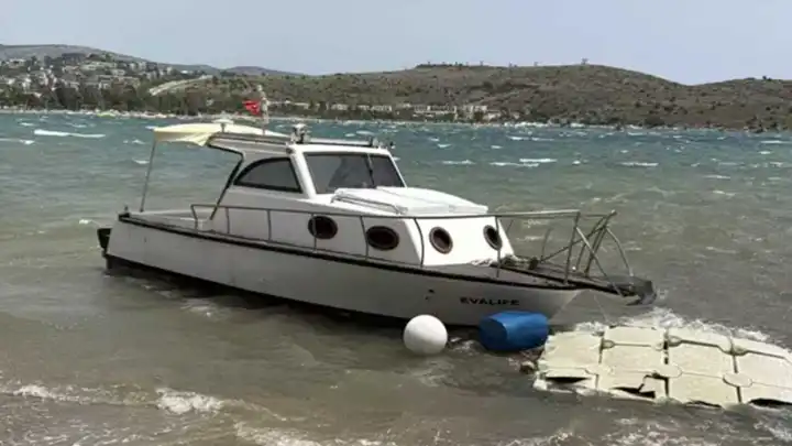 Tatil cennetinde büyük felaket :Fırtına tekneleri sürükledi!