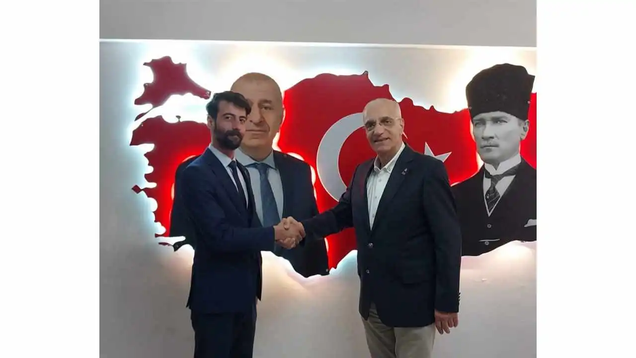 Zafer Partisi Karşıyaka İlçe Başkanlığı’nda görev değişimi haberinin görseli