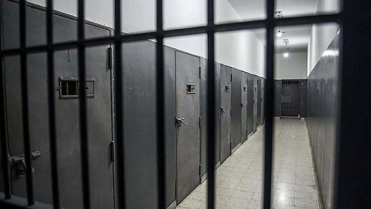 ABD'de kırmızı alarm: Hapishaneden 11 mahkum firar etti! haberinin görseli