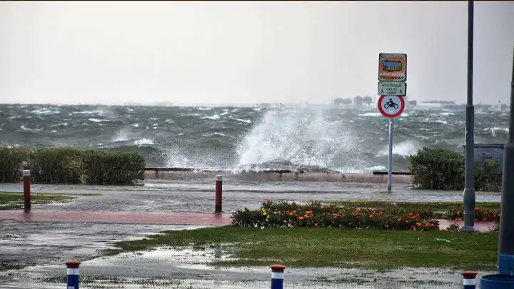 Hafta sonu yağışlı, hafta içi yaz esintileri… İzmir’de hava durumu nasıl? 