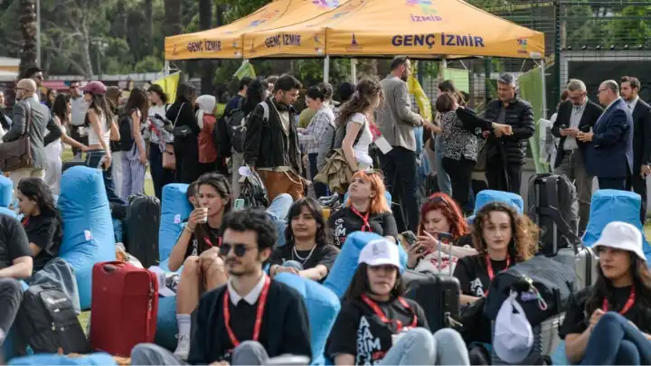 İzmir’de 19 Mayıs coşkusu: Tasarımda Yeni nesil İzmir’de buluşuyor